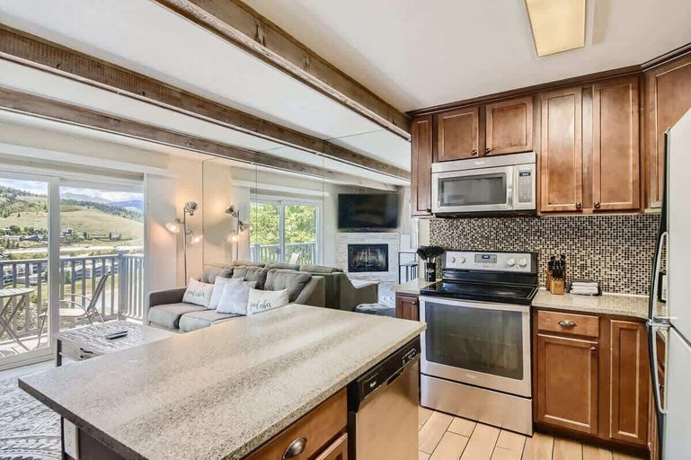 Private kitchen 2, Amazing Lake and Mountain Views!, Summit