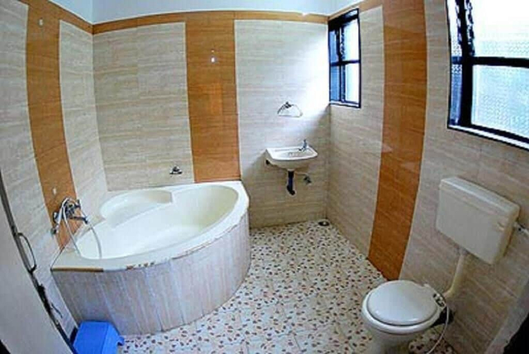 Bathroom 2, KDM Hotel Sai Geeta, Ahmadnagar
