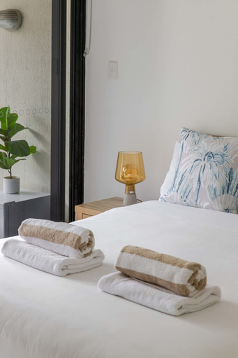 Room 4, Easy Stay Family Friendly Pool Esplanade Views, Cairns
