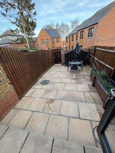 Outdoor dining 5, Earls Barton House Sleeps 4 With Patio and Garden, Northamptonshire