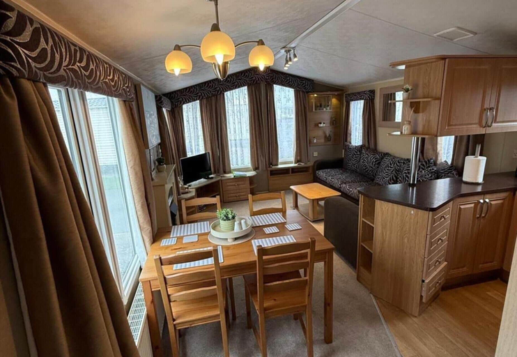 Dining, Cabin Caravan Sleeps 6 With Parking, Conwy