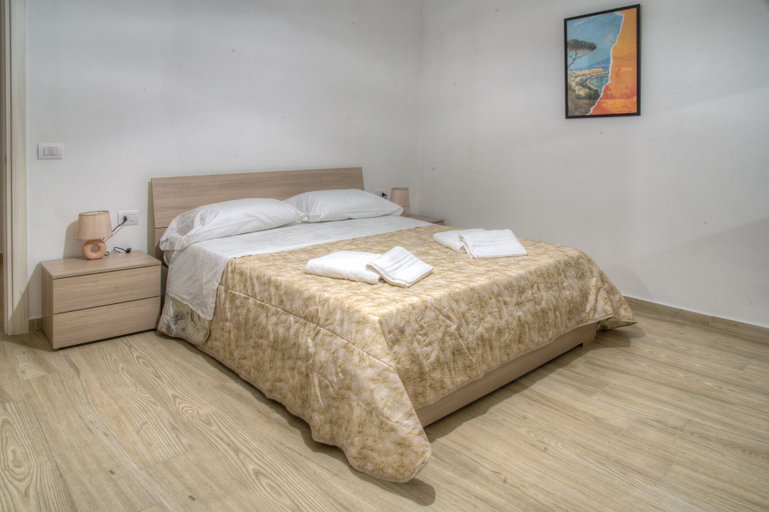 Room 4, Corso Vittorio Emanuele 110/c, Napoli