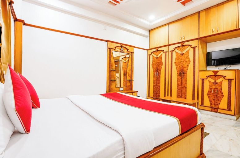 Room 3, Hotel Peace Comfort Ahmedabad, Ahmadabad