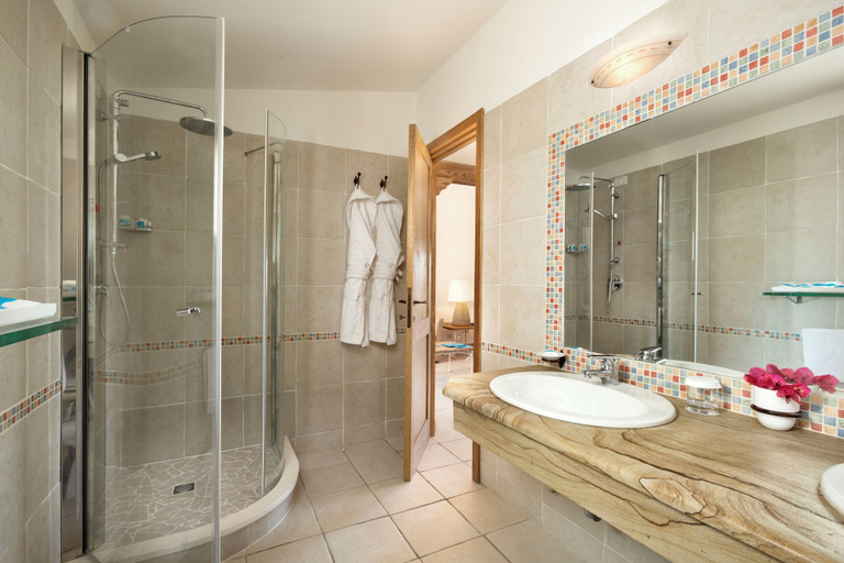 Bathroom 5, Hotel Marinedda Thalasso & Spa, Olbia-Tempio