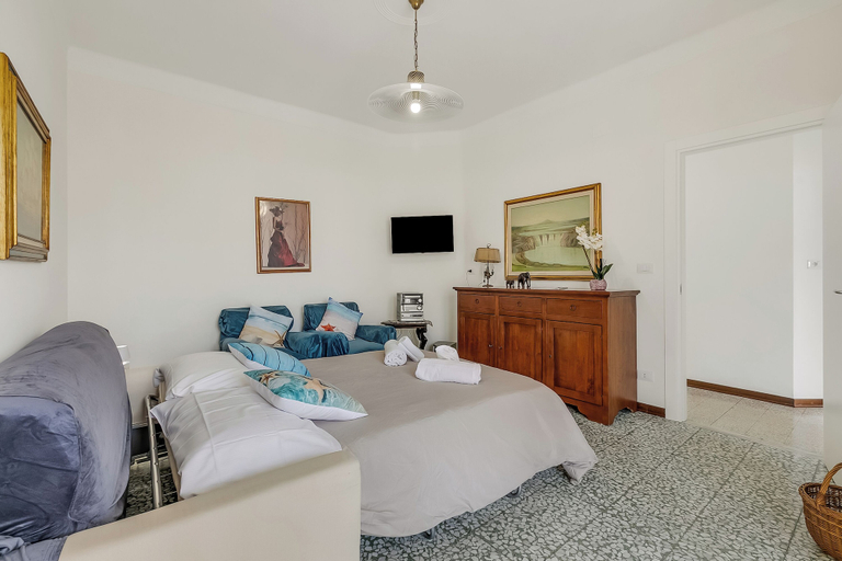 Room 3, La Maison Di Amilcare Central Sanremo Balcony & Wifi, Imperia