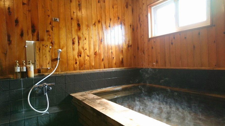 Bathroom 2, Shinsei, Shakotan