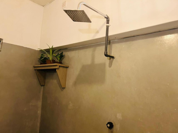 Bathroom 4, Sam's Hut Arugambay, Pothuvil
