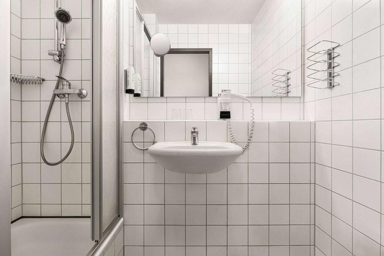 Bathroom 5, DORMERO Express Hotel Passau, Passau