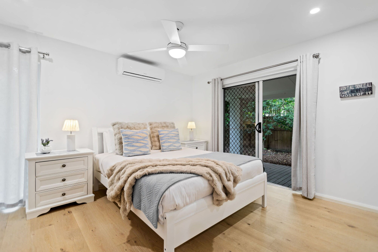 Room 2, Clifton Beach Family Retreat With Pool, Cairns