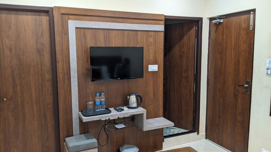 Others 4, The Chiraag Inn, Thiruvallur