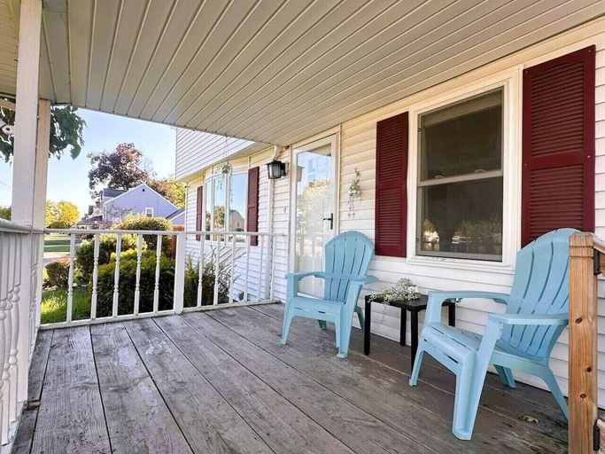 Interior 5, 511b Massive 4 Bedroom With Fenced Yard!, Erie