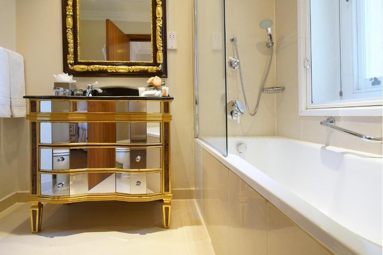 Bathroom 4, Ashburn Hotel, London