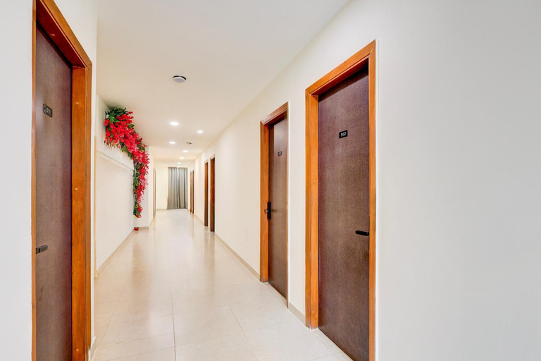 Public Area 2, Hotel Silver Saffron Paschim Vihar, Delhi