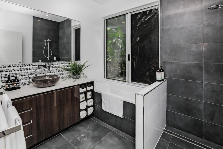Room 5, Rainforest Retreat Pool W Stunning Views, Cairns