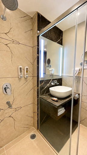 Bathroom 4, Pride Hotel Bhopal, Bhopal