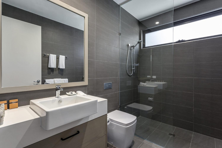 Bathroom, Blairgowrie Apartment 1 - Bay views, Melbourne