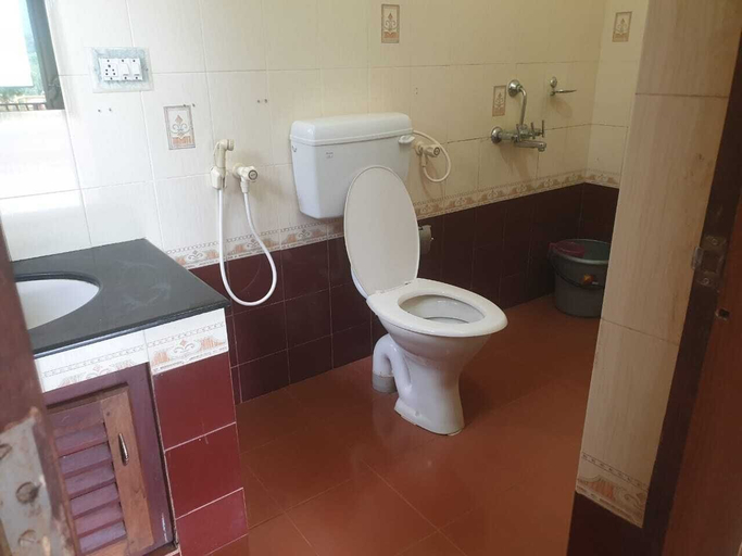 Bathroom 3, Tropical Blooms - Coorg, Kodagu