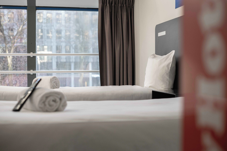 Bedroom 4, easyHotel Rotterdam City Centre, Rotterdam