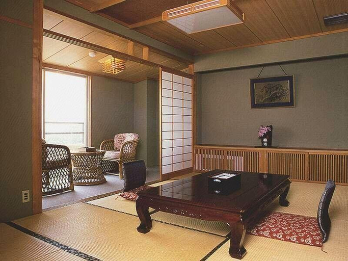 2, Yahiko Onsen Bimimankai Nadaiya, Yahiko