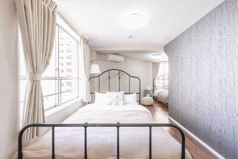 Bedroom 3, Arita Nipponbashinishi, Osaka