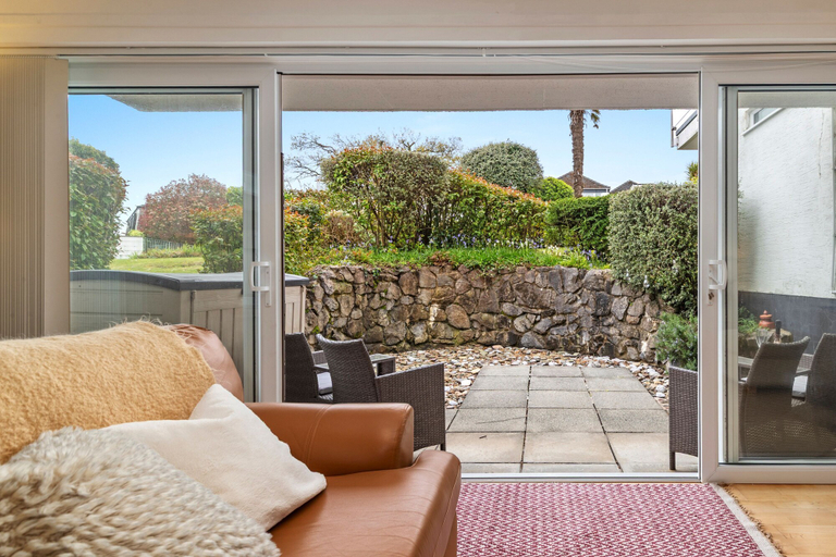 Room 5, Dolce Vita - Town Centre Close to Beach Shops, Pembrokeshire