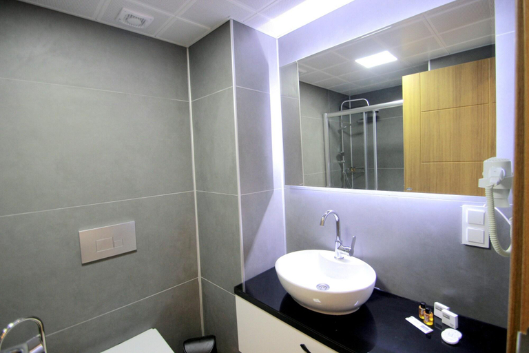 Bathroom 5, Hira Hotel, Fatih