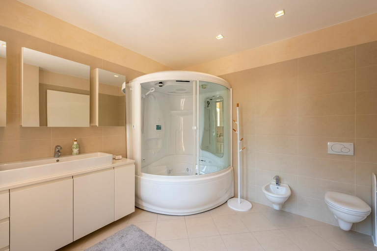 Hot tub, Life & View Luxury Apartments, Trento