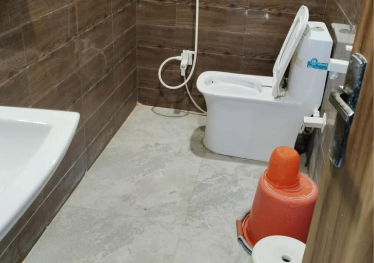 Bathroom 5, Kishan home stay, Mathura