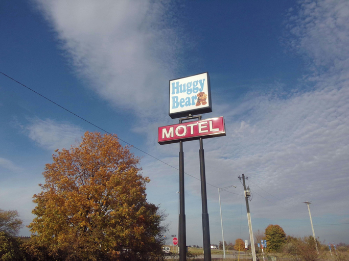 Others 4, Huggy Bear Motel, Huntington