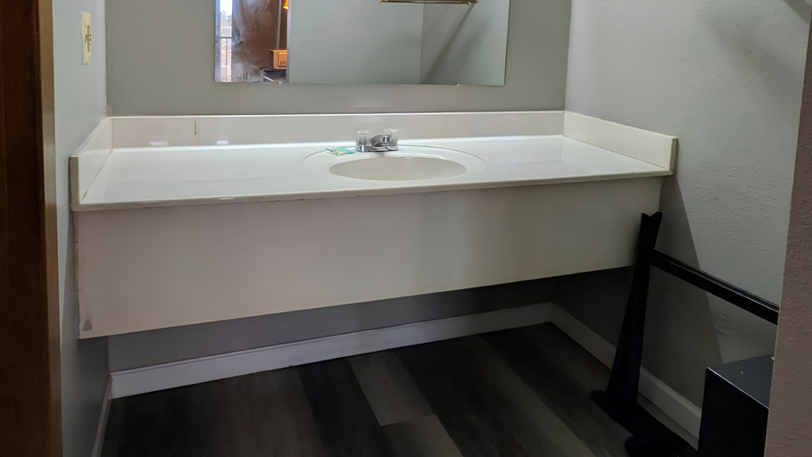 Bathroom 4, Inn of Loudon, Loudon