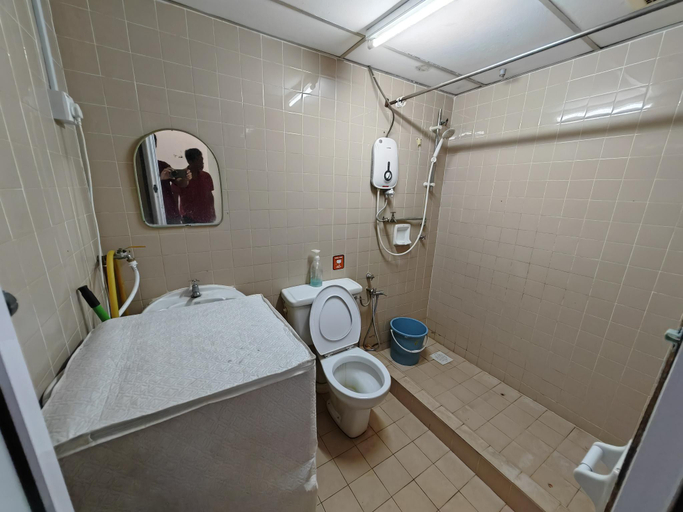 Bathroom, Batu Ferringhi Apartments, Penang Island