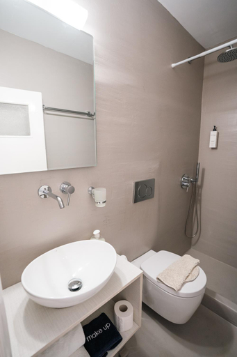 Bathroom 3, Kamarela Studios, South Aegean