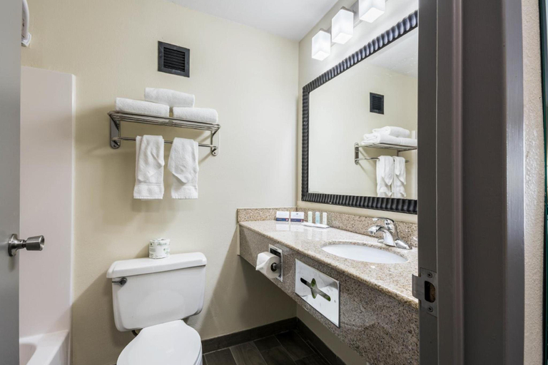 Bathroom 3, Bricktown Hotel & Extended Stay, Oklahoma