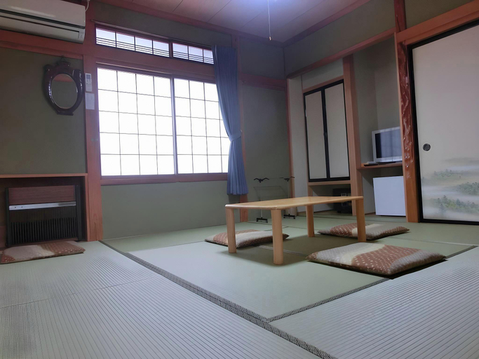 Bedroom 2, Minshuku Iwatakan, Takayama