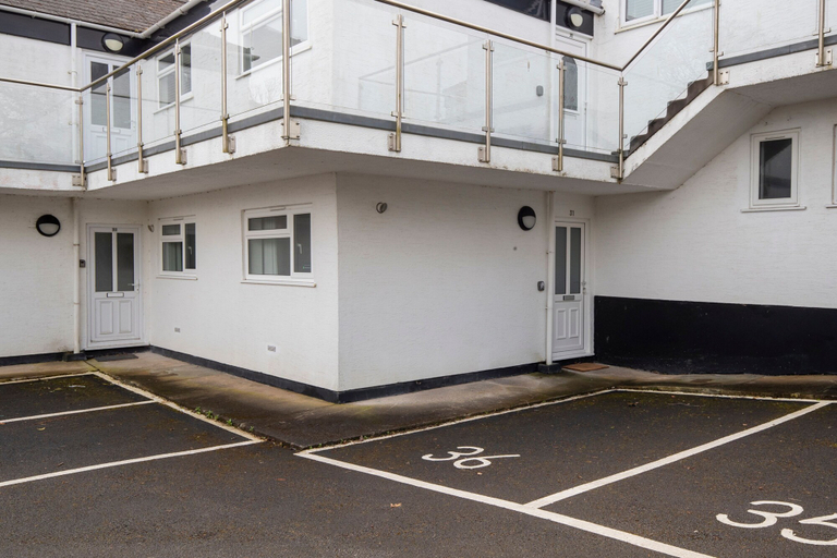Room 4, Dolce Vita - Town Centre Close to Beach Shops, Pembrokeshire