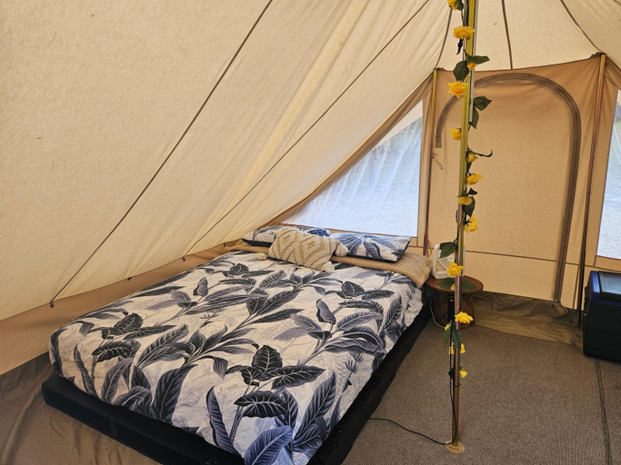 Bedroom 3, Eureka Station Camping Retreat, Isis