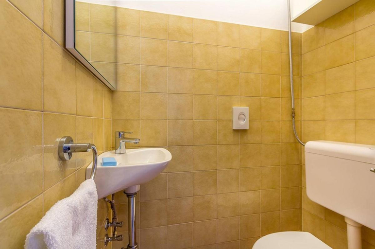 Bathroom 2, Apartment in Pula near City Center, Pula