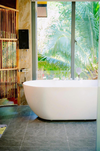 Bathroom, Khu du lich Suoi Ong, Buon Ma Thuot