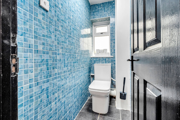 Room 4, Spacious 4-bedroom Haven in Orpington Retreat, London