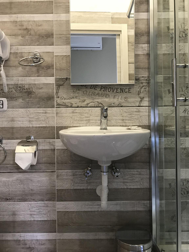 Bathroom 4, Joy Naples, Napoli
