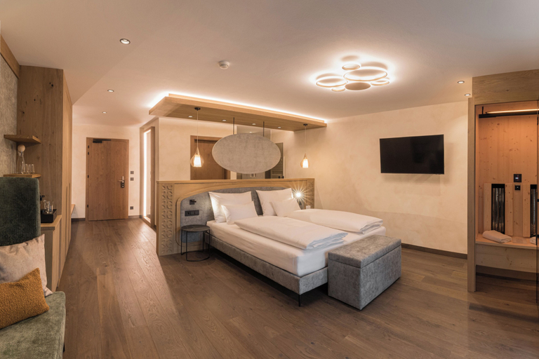 Bedroom 3, Hotel Sun, Bolzano