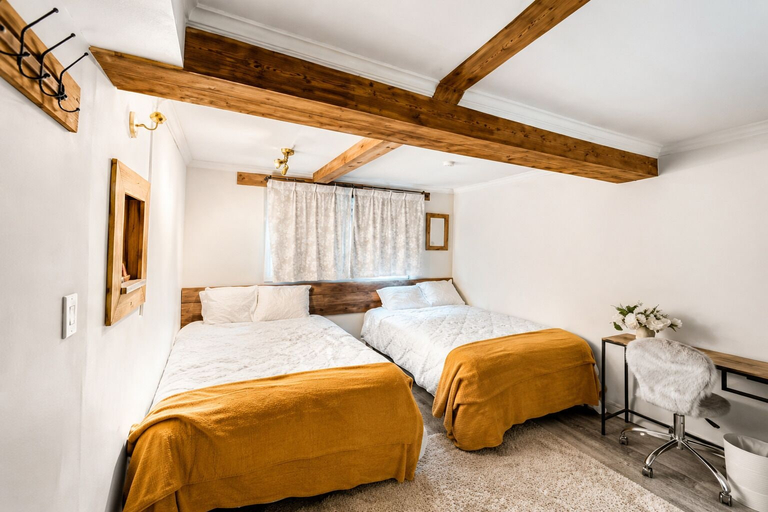 Room 2, Carlton Family Suite, Toronto