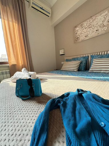 Room 2, B&B Over the World, Napoli