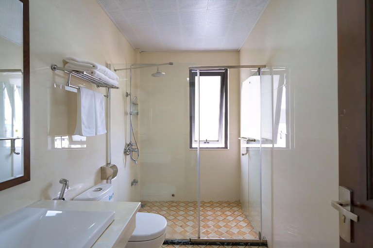 Bathroom 2, Luxury II Hotel, Hạ Long