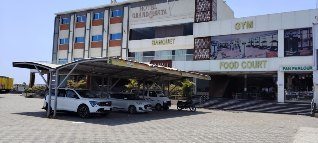Parking, Hotel Grand Ekta, Panch Mahals