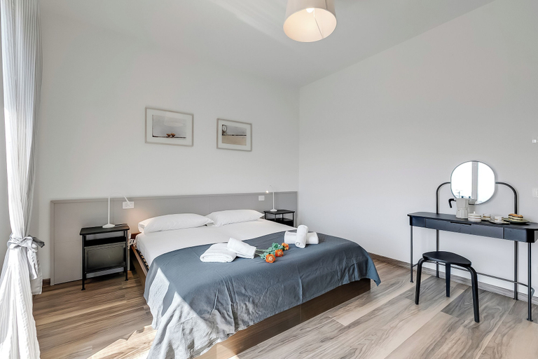 Room 2, Casa Tramonti: Mountain-view With Terrace Dining, Varese