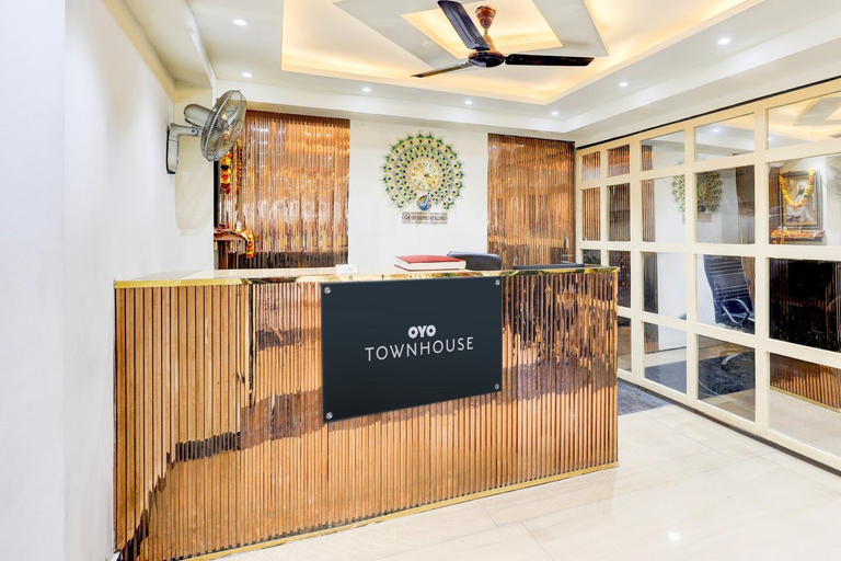 Public Area 2, Hotel Silver Saffron Paschim Vihar, Delhi