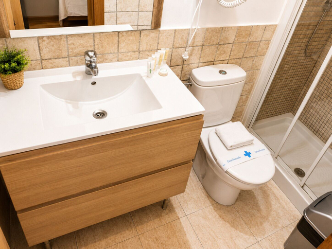Bathroom 4, Collection Ifema - Smart Loft, Madrid