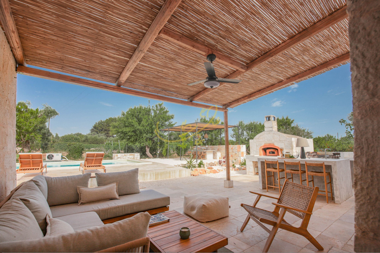 Room 5, TD Trullo Titiro w Wine Cellar Vineyard Pool, Brindisi