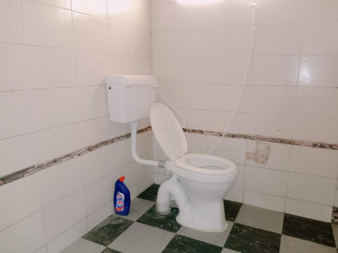 Bathroom 4, Square Dormitory  Stays, Tirunelveli